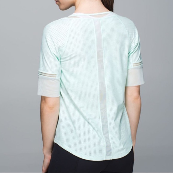 Lululemon Var-city 1/2 Sleeve in sea mist sz 8 - Picture 3 of 9